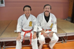 Hans-Dieter Rauscher 8. Dan Shotokan Karatedo Hanshi, assistiert Shihan Higuchi beim Karatedo-Unterricht