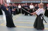 Nach Ausweichbewegungen holt Ohtani Sensei zum Gegenangriff aus