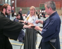 Nahkampftechniken der Samurai werden von Ohtani Sensei gelehrt und korrigiert