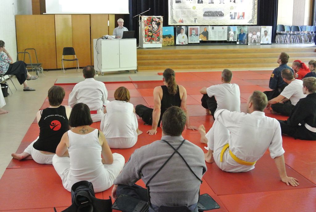 Manfred Putzka, Aikido-Renshi 5.Dan beim Mondo zum Thema „Gibt es das traditionelle Aikido“